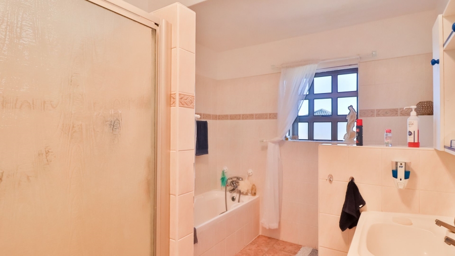 5 Bedroom Property for Sale in Stilbaai Wes Western Cape